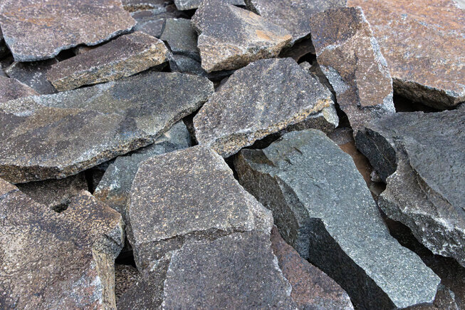 Andezit A89 stavební kámen