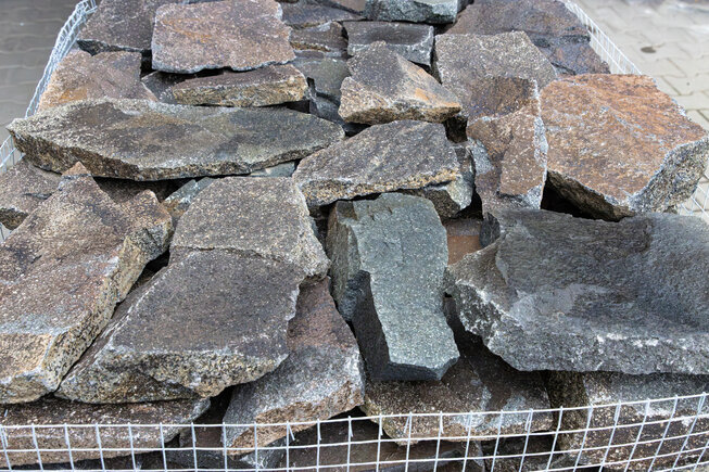 Andezit A89 stavební kámen