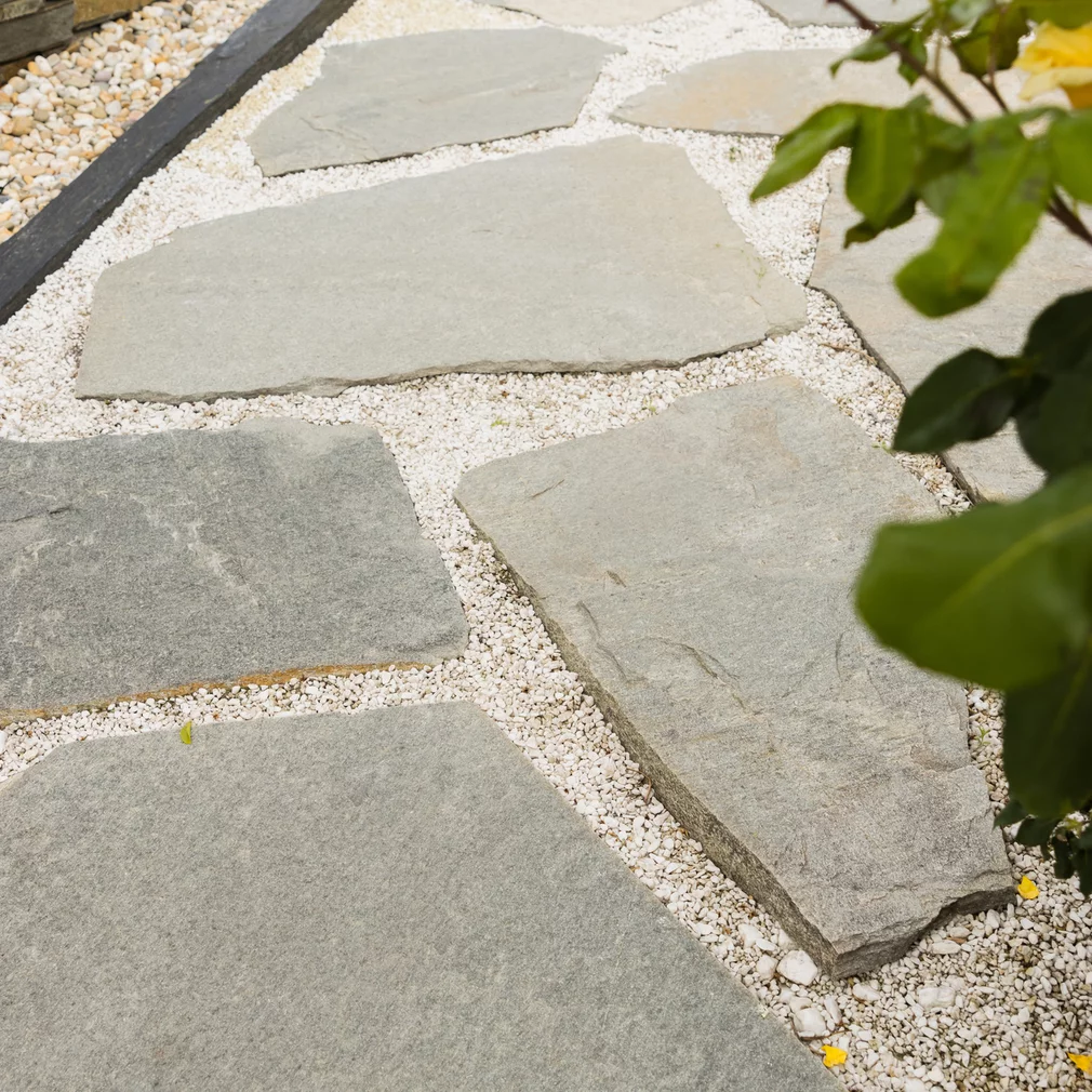Chodník z nášlapných kamenů Gneis JUMBO