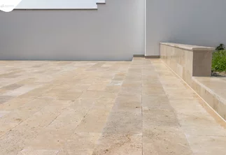 Dlažba na schody: Kamenná dlažba oblíbenou volbou