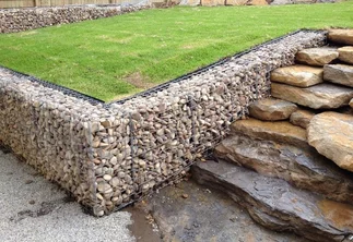 Drátěné koše plněné kamenem