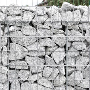 Gabionový plot vyplněný kamenem žula