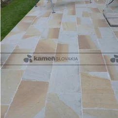 Kamenná dlažba na terasu