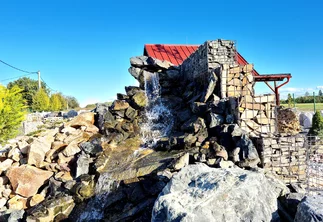 Kamenná fontána do vaší zahrady