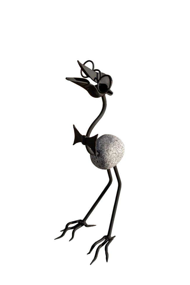 Kamenný pták s brýlemi a motýlkem