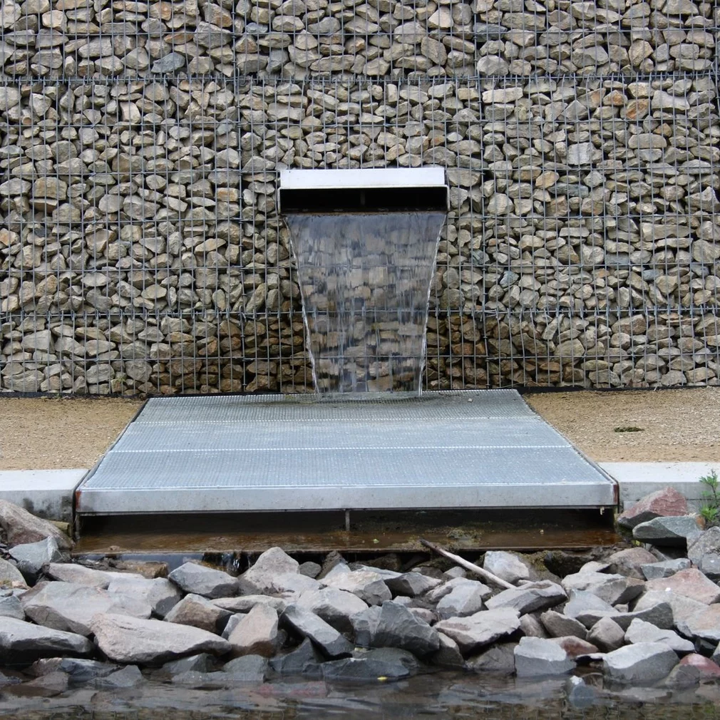 Koše naplněné kamenem - gabiony