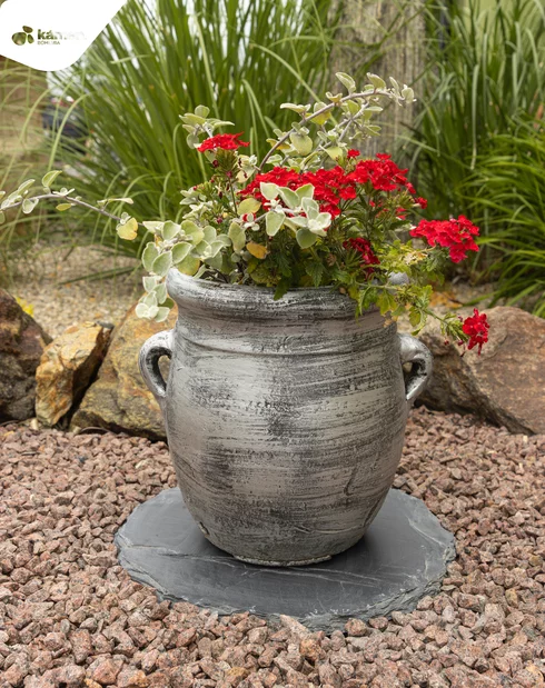 Květináče z pálené hlíny v černé barvě Květináče z pálené hlíny v černé barvě