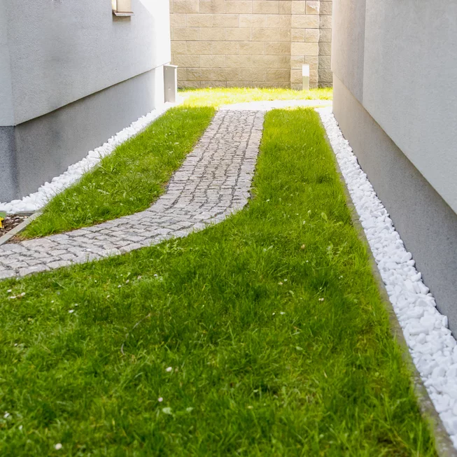 Mramor M15 dekorační valouny / okrasné kamenivo