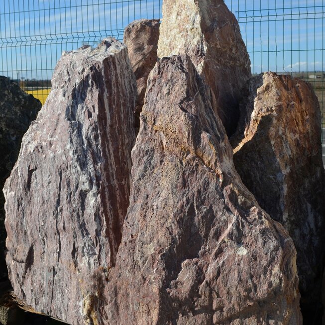 Mramor M38 podřezaný solitérní kámen