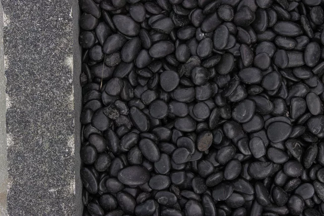 Mramor ML95 leštěný dekorační valouny / okrasné kamenivo