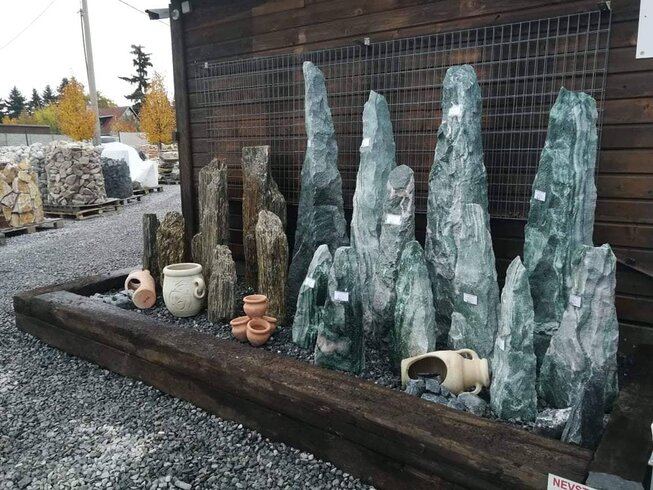 Mramor POLAR GREEN M61 sloup podpílený solitérní kámen