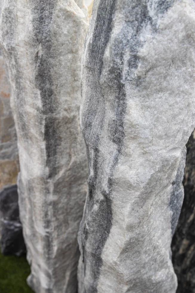 Mramor ZEBRA M96 sloup podřezaný solitérní kámen