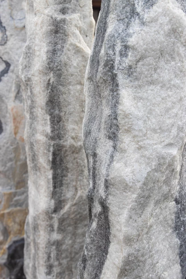 Mramor ZEBRA M96 sloup podřezaný solitérní kámen