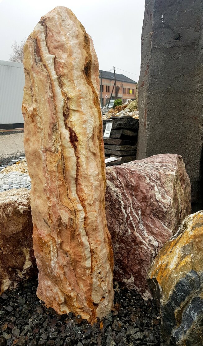 Onyx OX46 sloup podpílený solitérní kámen