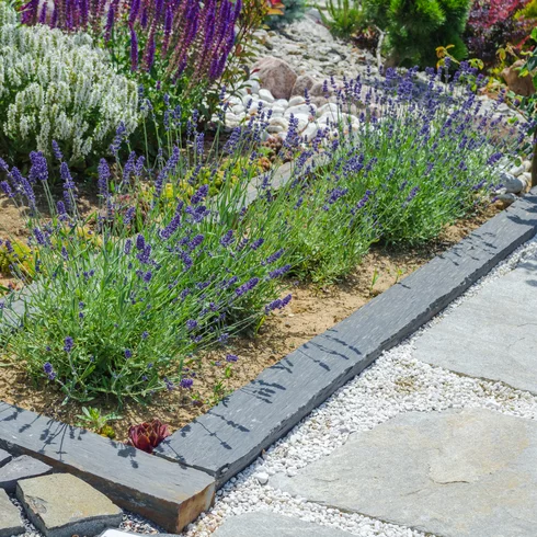 Palisády z černé břidlice