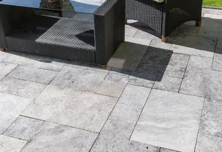 Při budování terasy je nejdůležitější výběr dlažby