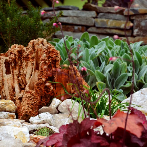 Přírodní kámen v zahradě