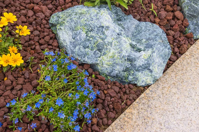 Serpentin SE65 kusový kámen / lomový kámen