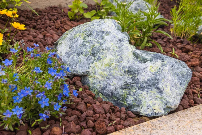 Serpentin SE65 kusový kámen / lomový kámen