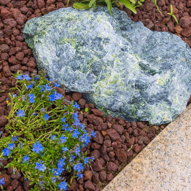 Serpentin SE65 kusový kámen / lomový kámen