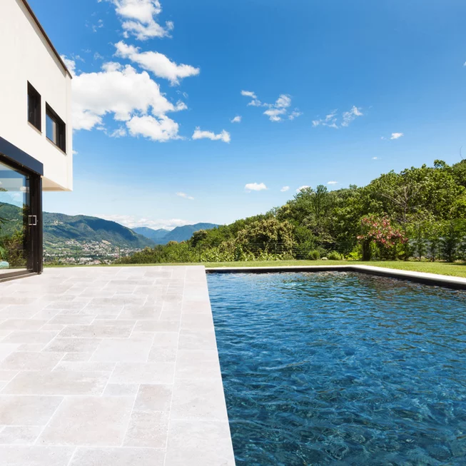 Travertin ATR22 bazénový lem