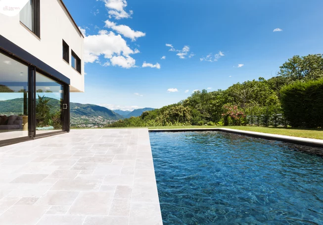 Travertin ATR22 bazénový lem