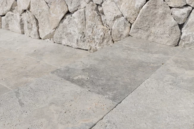 Travertin BLUE SKY ATR73 bazénový lem