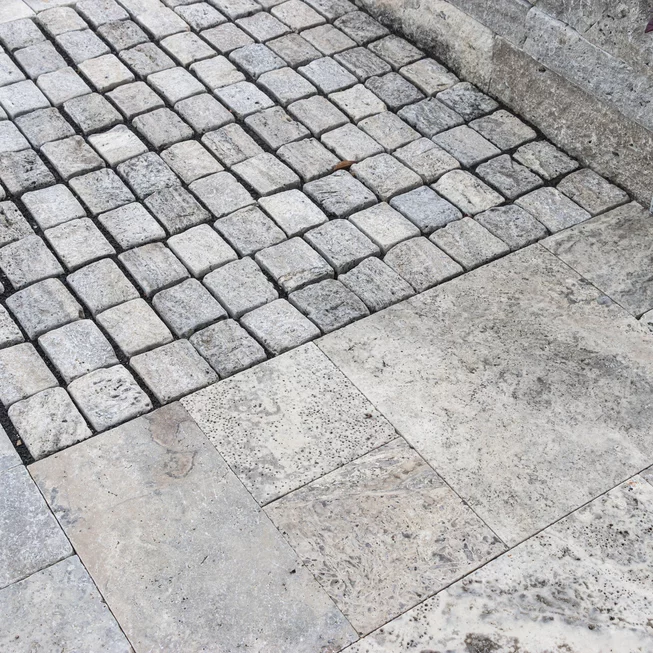 Travertin BLUE SKY ATR73 kamenná kostka