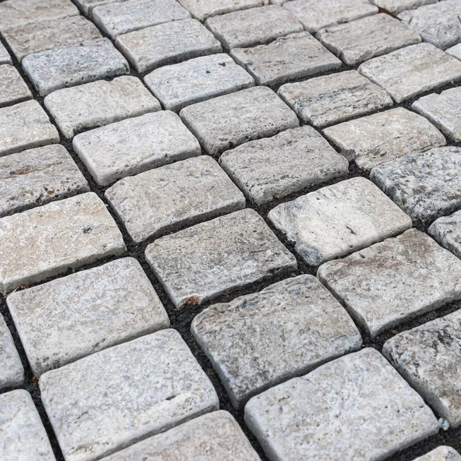 Travertin BLUE SKY ATR73 kamenná kostka