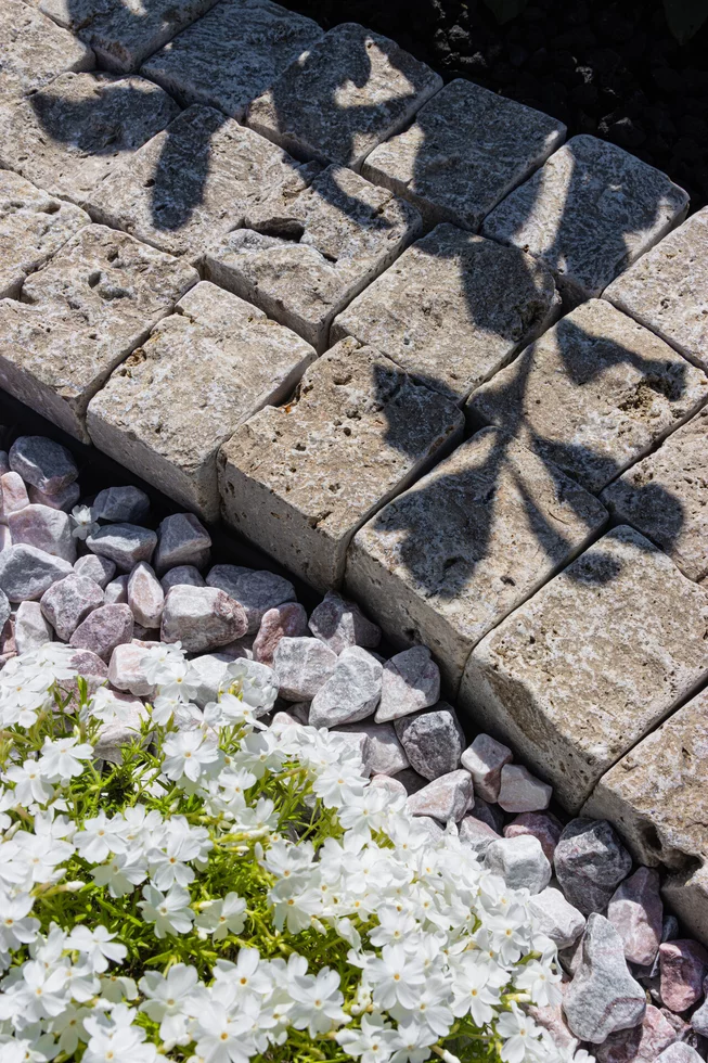 Travertin MOCCA ATR56 kamenná kostka