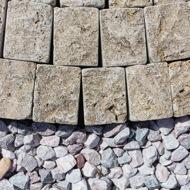 Travertin MOCCA ATR56 kamenná kostka