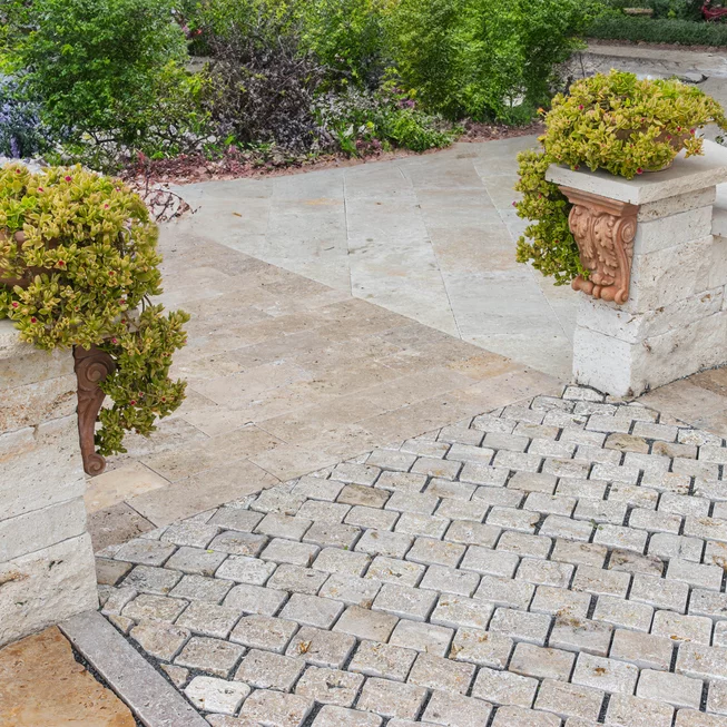 Travertin MOCCA ATR56 kamenná kostka