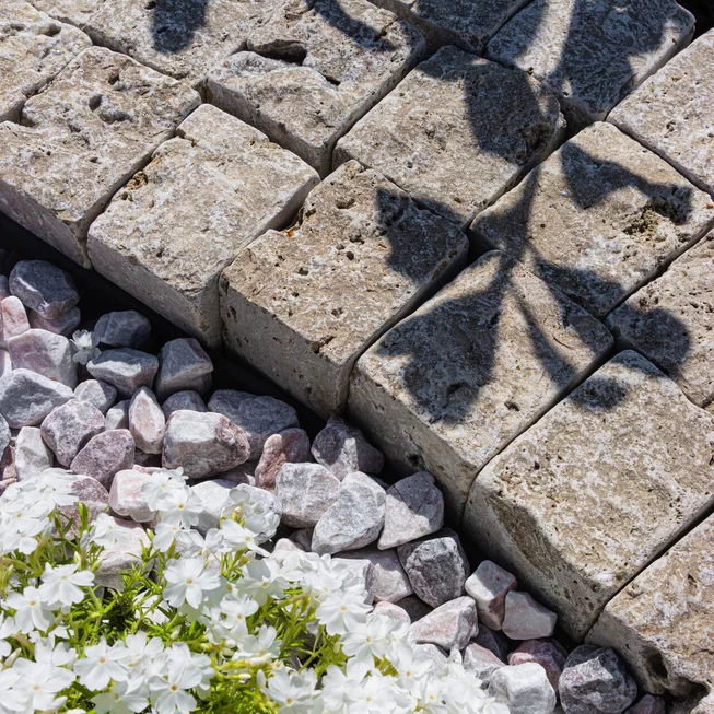 Travertin MOCCA ATR56 kamenná kostka