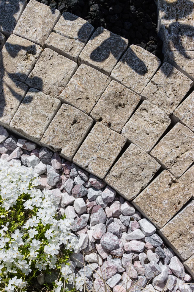 Travertin MOCCA ATR56 kamenná kostka