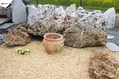Travertin omílaný ATR22 podřezaný solitérní kámen
