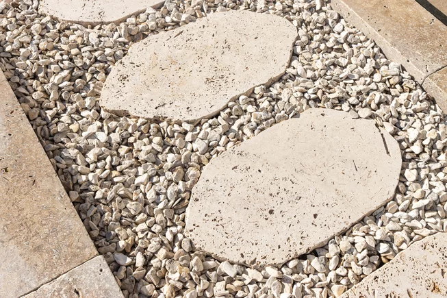 Travertin TR22 LIGHT nášlapné kameny