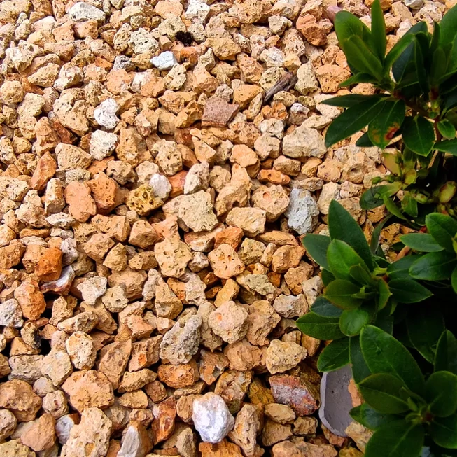 Tufa T25 dekorační štěrk/okrasné kamenivo