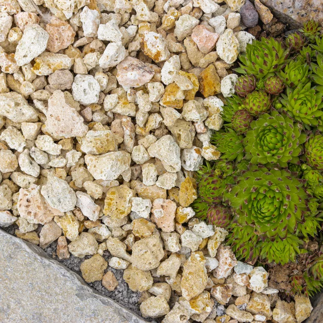 Tufa T25 dekorační štěrk/okrasné kamenivo