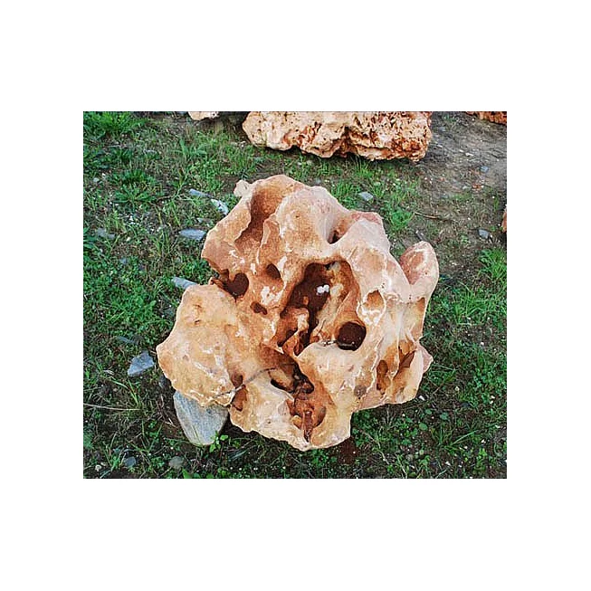 Vápenec děrovaný V55 solitérní kámen