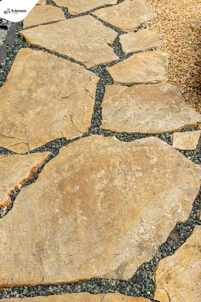Vápenec V25 nášlapné kameny