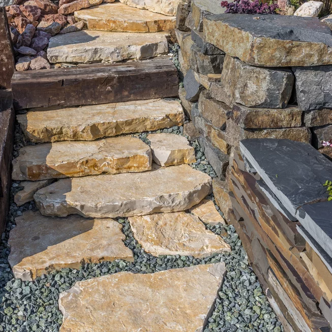 Vápenec V25 nášlapné kameny