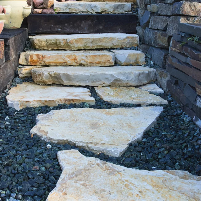 Vápenec V25 nášlapné kameny