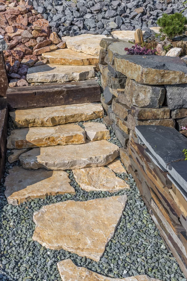 Vápenec V25 nášlapné kameny