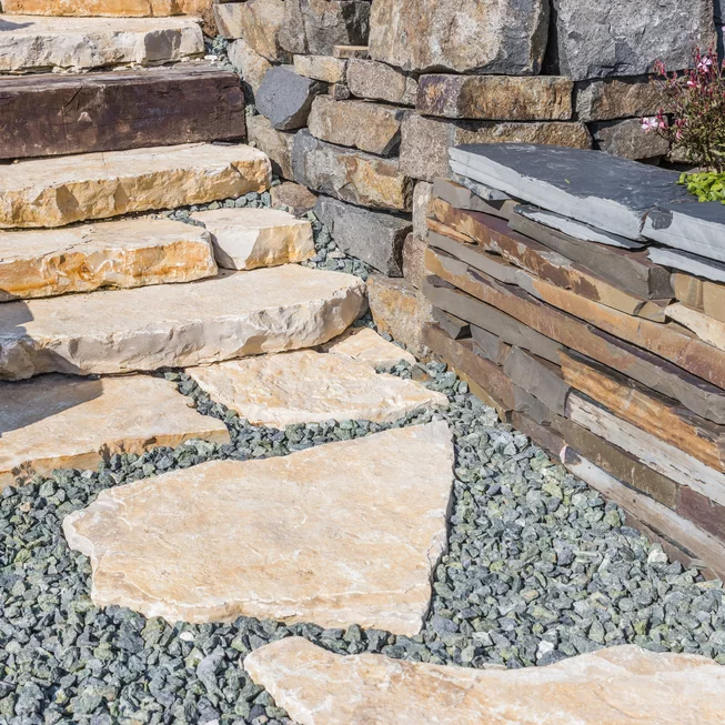 Vápenec V25 nášlapné kameny