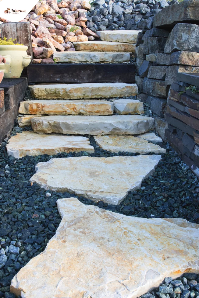 Vápenec V25 nášlapné kameny