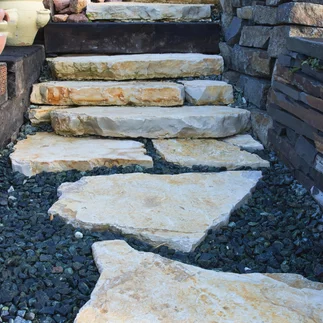 Vápenec V25 nášlapné kameny