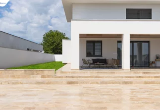 Vytvořte si reprezentativní terasu s přírodní dlažbou z kamene