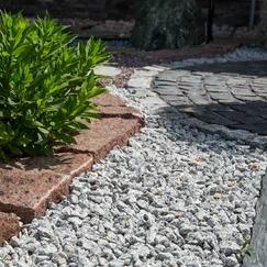 Záhradní chodníček