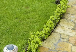 Základem všech cest je vrstva štěrku; dává se pod kámen, beton, dlažbu