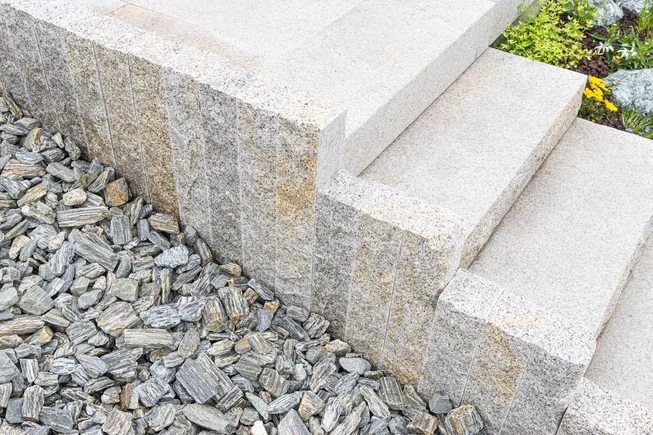 Žula Z25 kamenný obrubník/palisáda